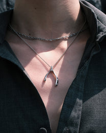[ ECLAT WISHBONE PENDANT ]