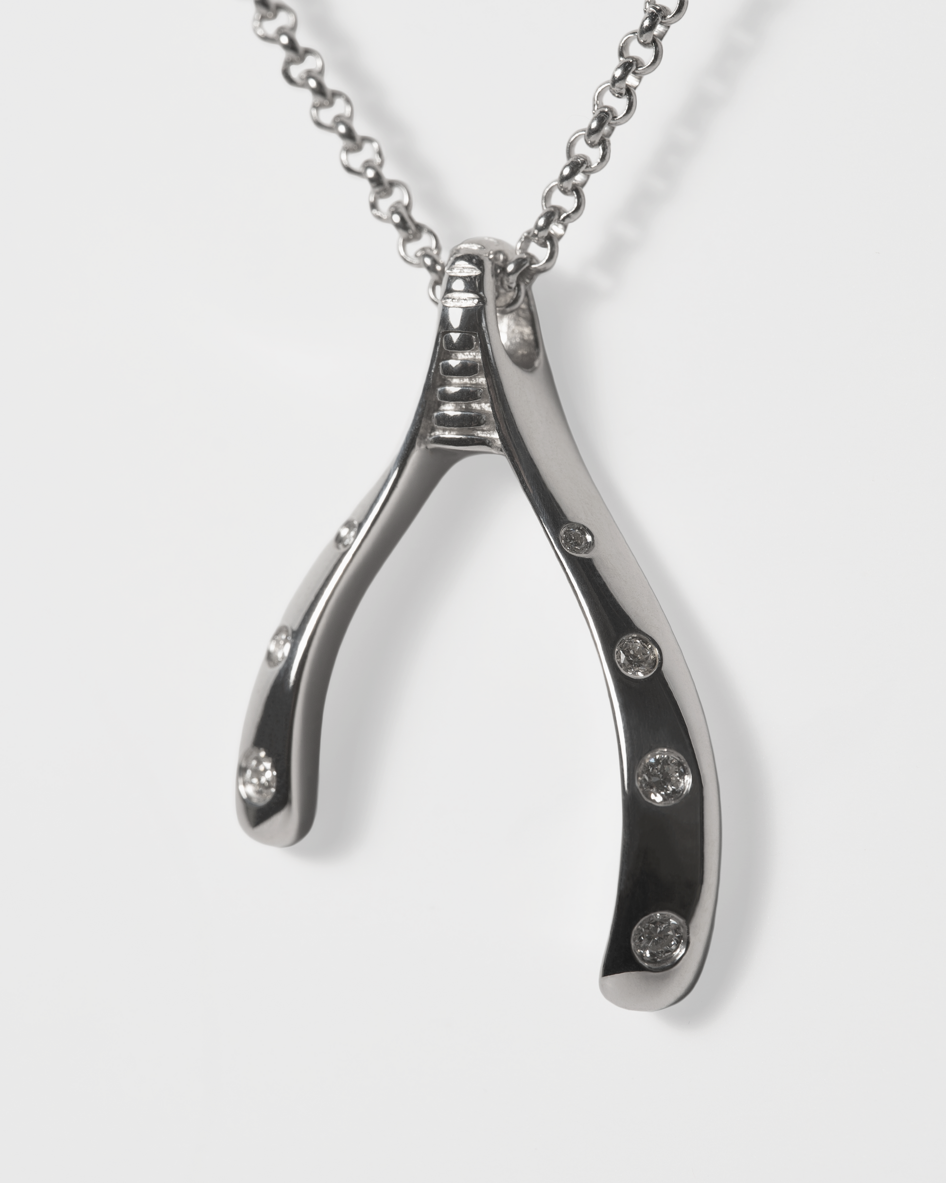 [ ECLAT WISHBONE PENDANT ]