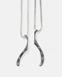 [ LIEN WISHBONE PENDANTS ]