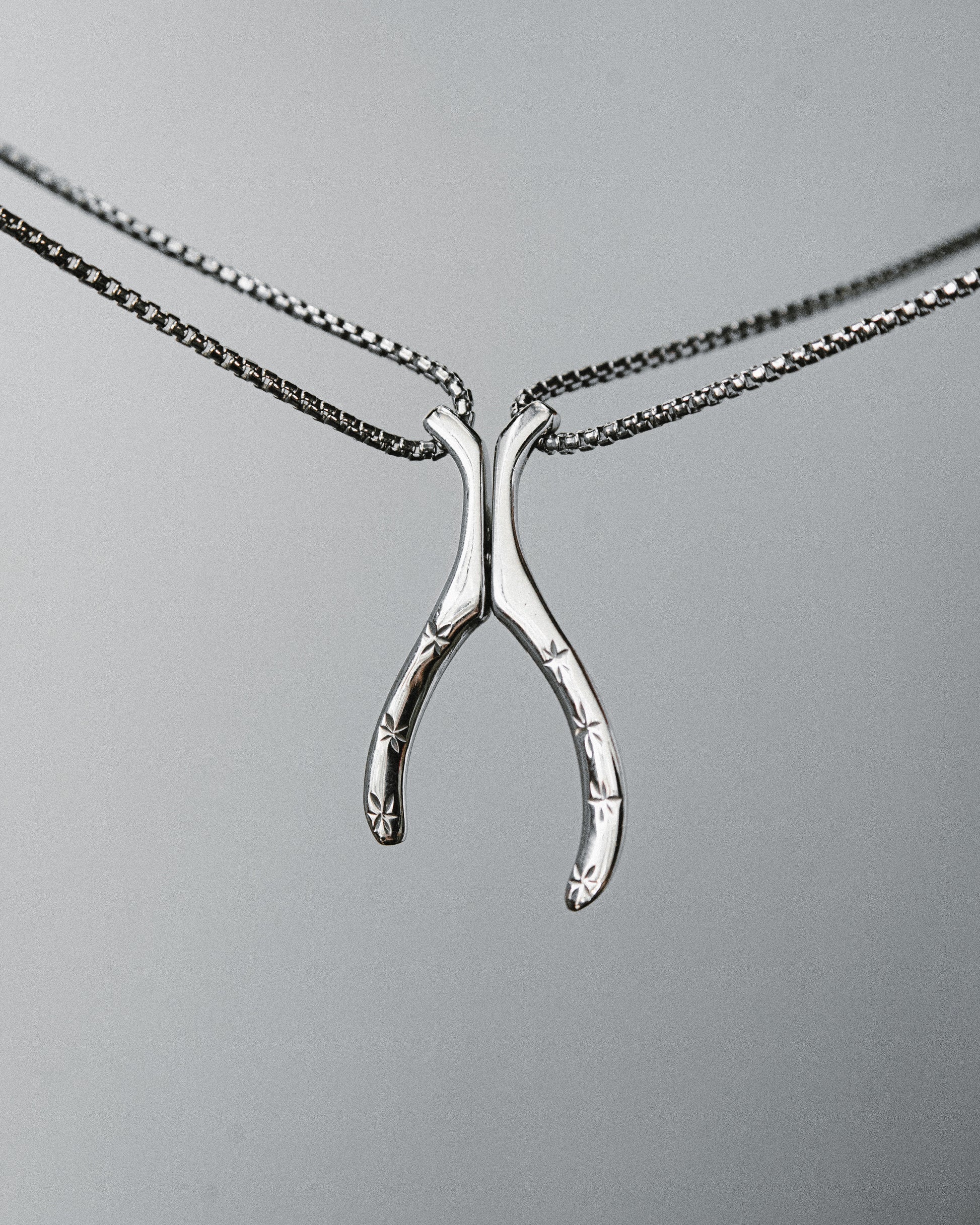 [ LIEN WISHBONE PENDANTS ]